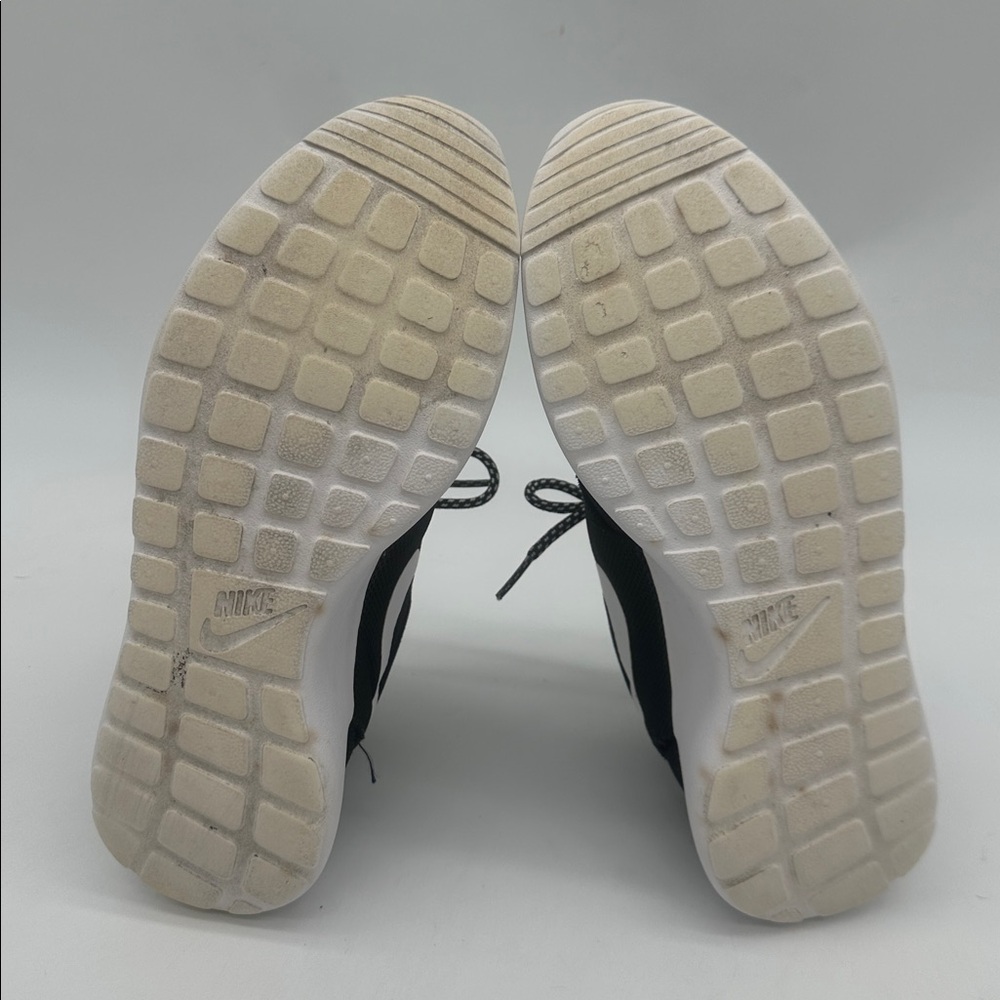 Nike Roshe One Black White Running Shoes Women’s Size 8.5 - Picture 12 of 13